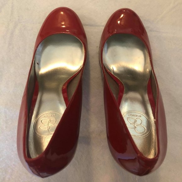 Jessica Simpson Patent Red Pumps - Picture 2 of 8